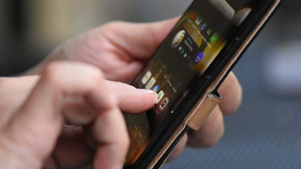 Consumidor pode fazer a consulta de linhas pré-pagas pelo CPF Smartphone