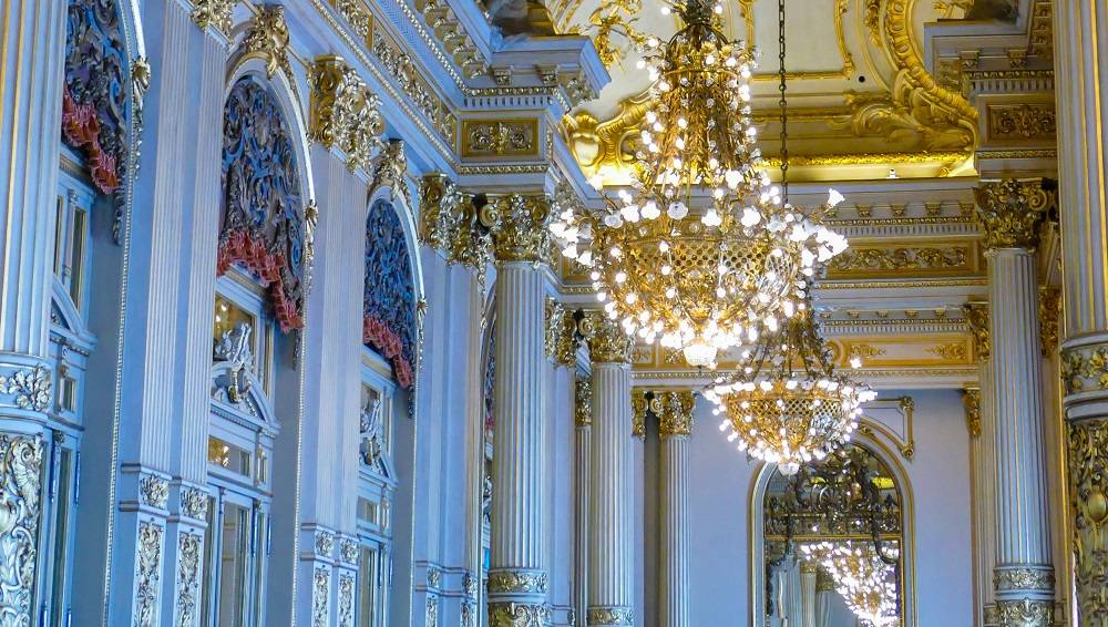 Teatro Colon ainda hoje é considerado uma das melhores casas de ópera do mundo: símbolo de luxo e sonho de riqueza argentinos no século XIX Teatro Colon ainda hoje é considerado uma das melhores casas de ópera do mundo: símbolo de luxo e sonho de riqueza argentinos no século XIX