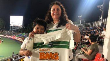 Torcedora do Coritiba vira atração em jogo do Athletico no Japão Torcedora do Coritiba vira atração em jogo do Athletico no Japão
