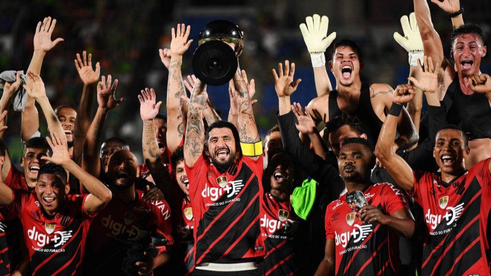 Athletico goleia Shonan Bellmare e conquista taça intercontinental no Japão Athletico goleia Shonan Bellmare e conquista taça intercontinental no Japão