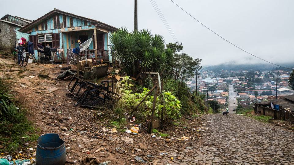1% dos brasileiros mais ricos ganha 34 vezes mais do que os 50% mais pobres 1% dos brasileiros mais ricos ganha 34 vezes mais do que os 50% mais pobres