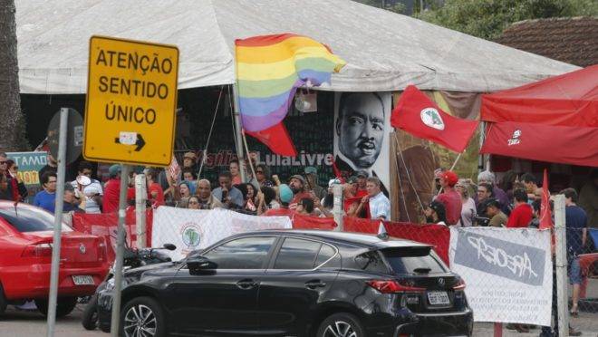 Vigília Lula Livre na tarde desta quarta-feira (7)