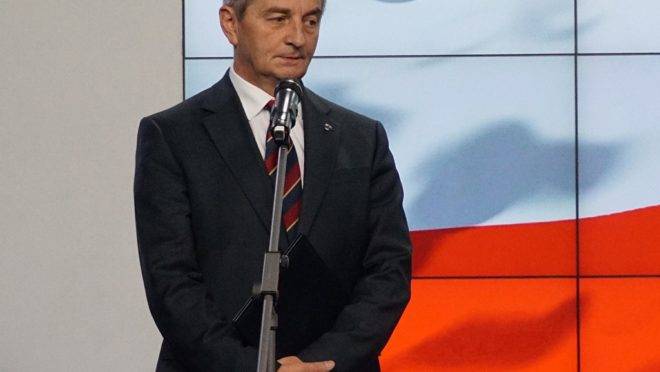 Marek Kuchcinski, chefe do Parlamento polonês, anuncia a sua renúncia em coletiva de imprensa em Varsóvia, 8 de agosto de 2019. Kuchcinski apresentou a sua renúncia após ser acusado de usar avião do governo para viagens particulares, causando um escândalo às vésperas das eleições