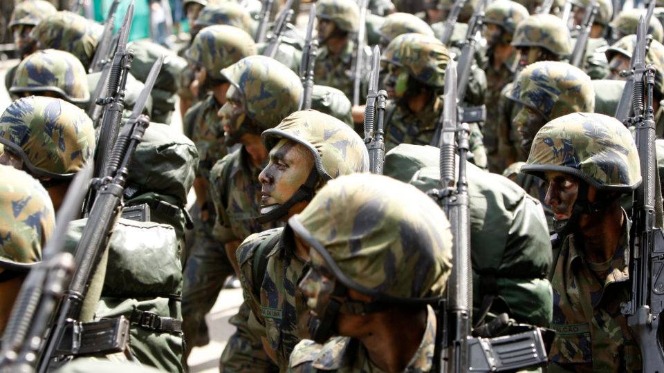Projeto que reestrutura a carreira nas Forças Armadas também modifica regras de Previdência dos militares.