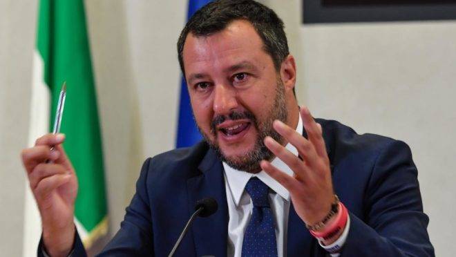 Salvini anuncia moção de censura