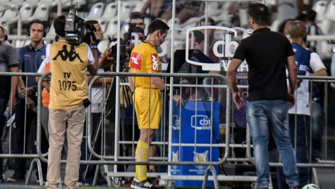VAR foi motivo de polêmico em Botafogo x Athletico