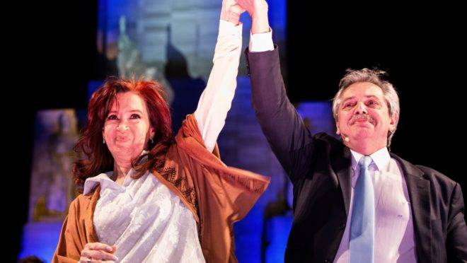 Cristina Kirchner e Alberto Fernández, candidatos à vice e presidente da Argentina