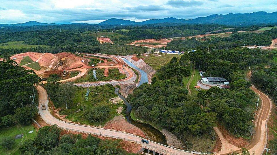 Obras da barragem do Rio Miringuava