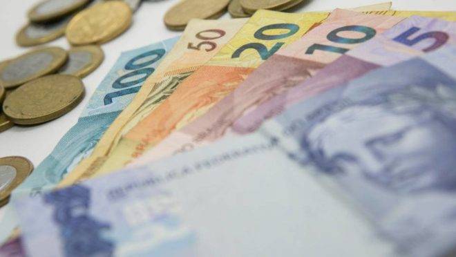 Estados ainda não terminaram de pagar 13.º salário de 2018