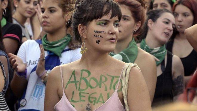 Na Argentina, ativistas voltam a pedir pela legalização do aborto | JUAN MABROMATA/AFP
