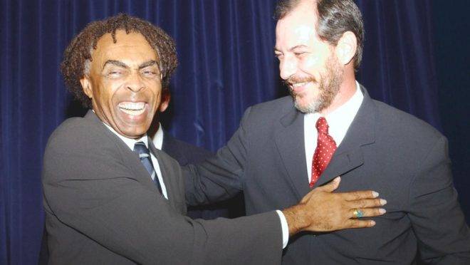 O músico Gilberto Gil com o atual candidato a presidente Ciro Gomes: manifesto contra Jair Bolsonaro | ABRABR