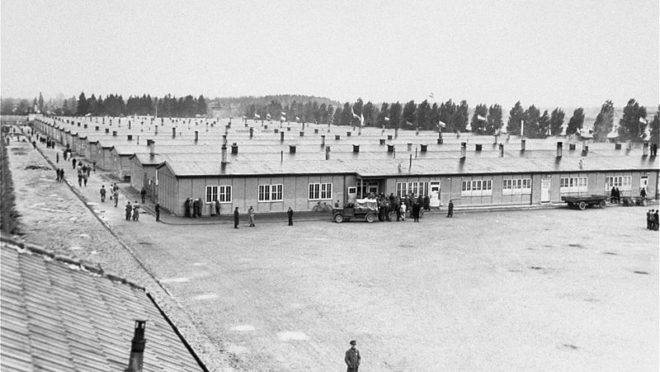 O campo de concentração de Dachau, onde mais de 2,7 mil padres e pastores ficaram presos durante a II Guerra. A foto é de 3 de maio de 1945, logo após a libertação do campo pelo exército norte-americano.