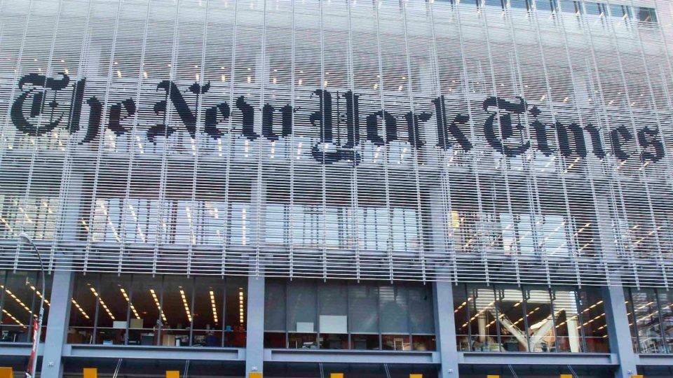 Walter Duranty, chefe do escritório do New York Times em Moscou, ganhou o Prêmio Pulitzer de 1932 para sua série de artigos de 1931 sobre a União Soviética. Com o Pulitzer na mão, ele passou a perpetrar talvez o pior incidente de notícias falsas na história da mídia americana. | SS/PSQ SHANNON STAPLETON