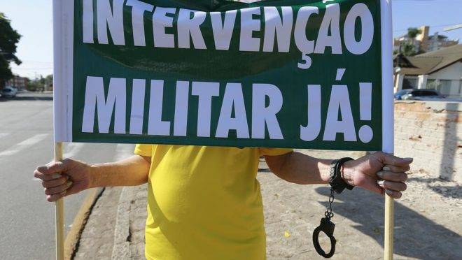 Crise de representatividade na política brasileira provoca reações extremadas ,como a defesa de uma ruptura da democracia. | Jonathan Campos/Gazeta do Povo
