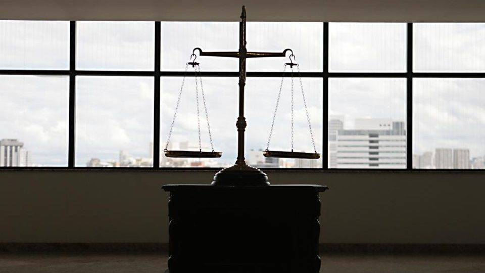TJ decide afastar juíza acusada de humilhar servidores e prevaricar Tribunal de Justiça do Paraná.