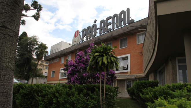 Fachada da Fundação Pró-Renal, em Curitiba,