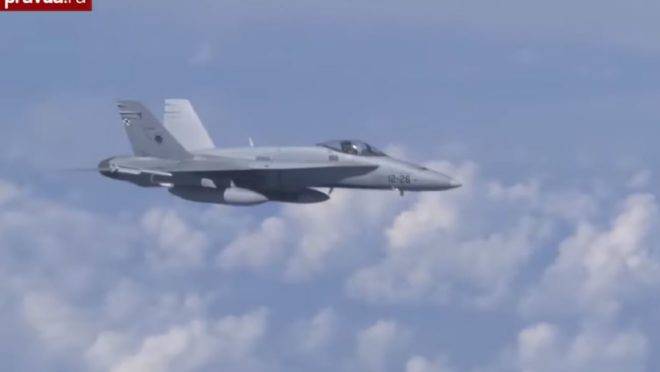 Caças da Rússia interceptaram um F-18 da Otan que tentou se aproximar do avião em que viajava o ministro da Defesa da Rússia Serguei Shoigu, durante sobrevoo nas águas neutras do Mar Báltico, 13 de agosto de 2019