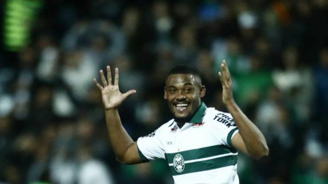 Sabino abriu o placar para o Coritiba contra o Brasil de Pelotas