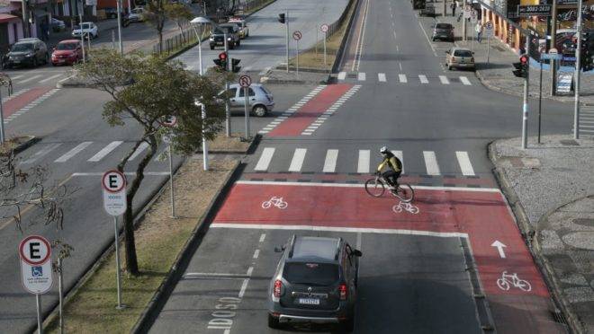 Vista aérea da bicicaixa em um cruzamento do bairro Hauer