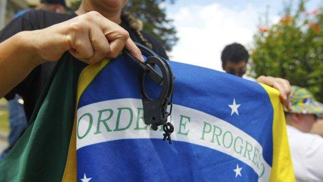 Algemas e bandeira do Brasil
