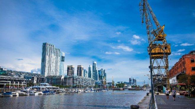 Porto Madero, um dos principais pontos turísticos de Buenos Aires. Foto: Bigstock