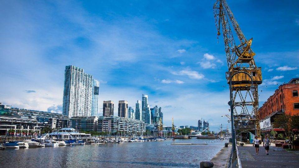 Crise na Argentina: fica mais barato ou mais caro viajar para lá? Porto Madero, um dos principais pontos turísticos de Buenos Aires. Foto: Bigstock
