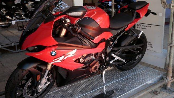 BMW mostra em primeira mão o protótipo da nova S1000RR, que será lançada apenas em fevereiro de 2020. Modelo atualiza o anterior, de 2010, investindo em mais tecnologia, como suspensão eletrônica e quick shifter. Foto: Aniele Nascimento/Gazeta do Povo