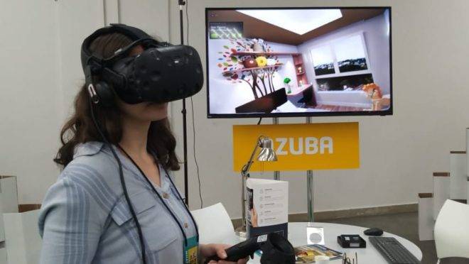 Startup de realidade virtual Azuba, em stand na 28º Feira de Imóveis do Paraná. Foto: Eloá Cruz / Gazeta do Povo.