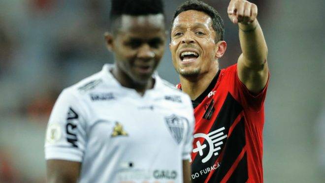 Adriano, revelado pelo Coritiba, fez estreai no Athletico neste sábado (17)