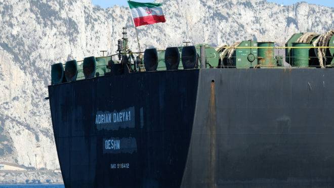 Petroleiro iraniano deve partir de Gibraltar neste domingo (18).
