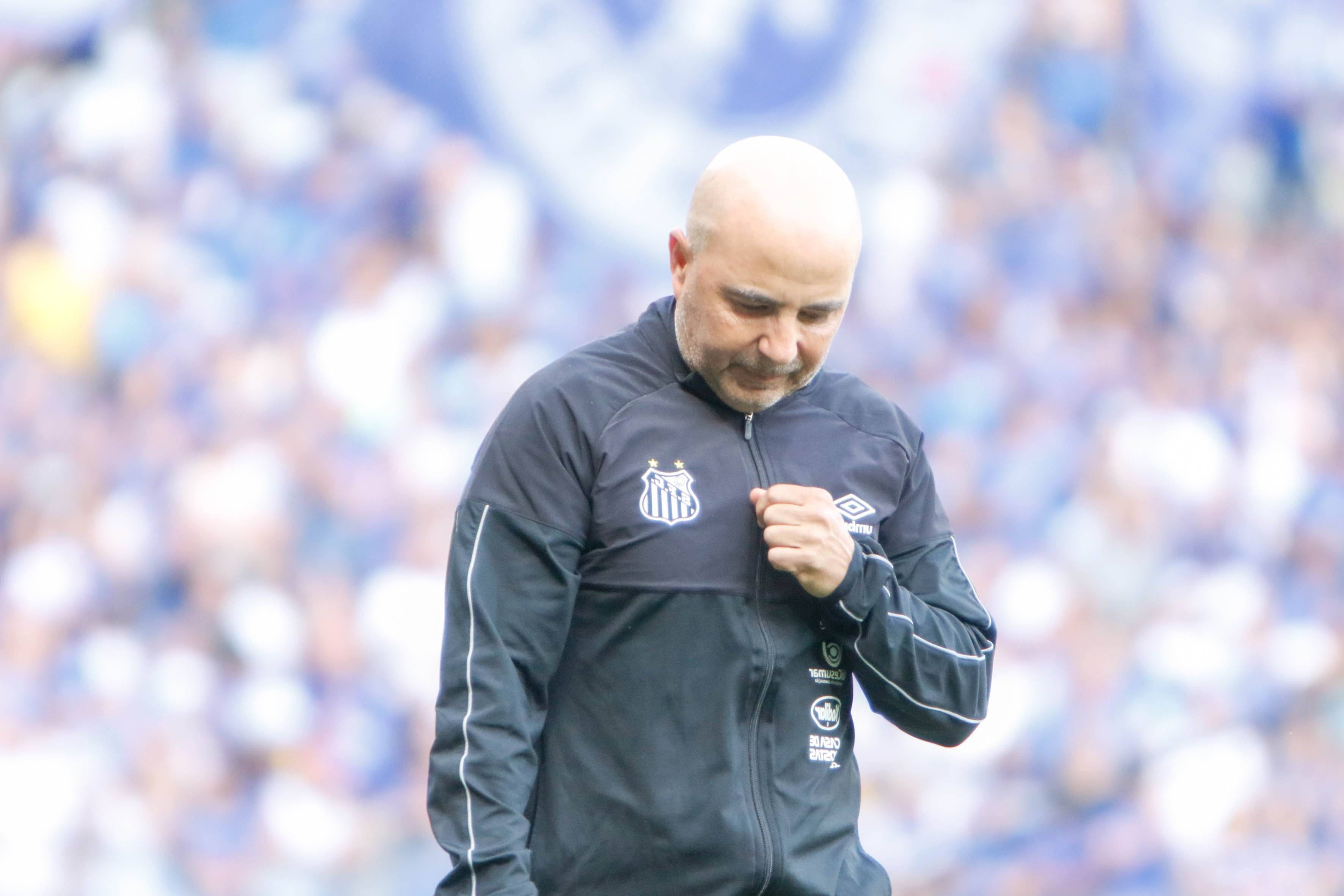 Sampaoli durante derrota do Santos para o Cruzeiro. Foto: Felipe Correia/Estadão Sampaoli durante derrota do Santos para o Cruzeiro. Foto: Felipe Correia/Estadão