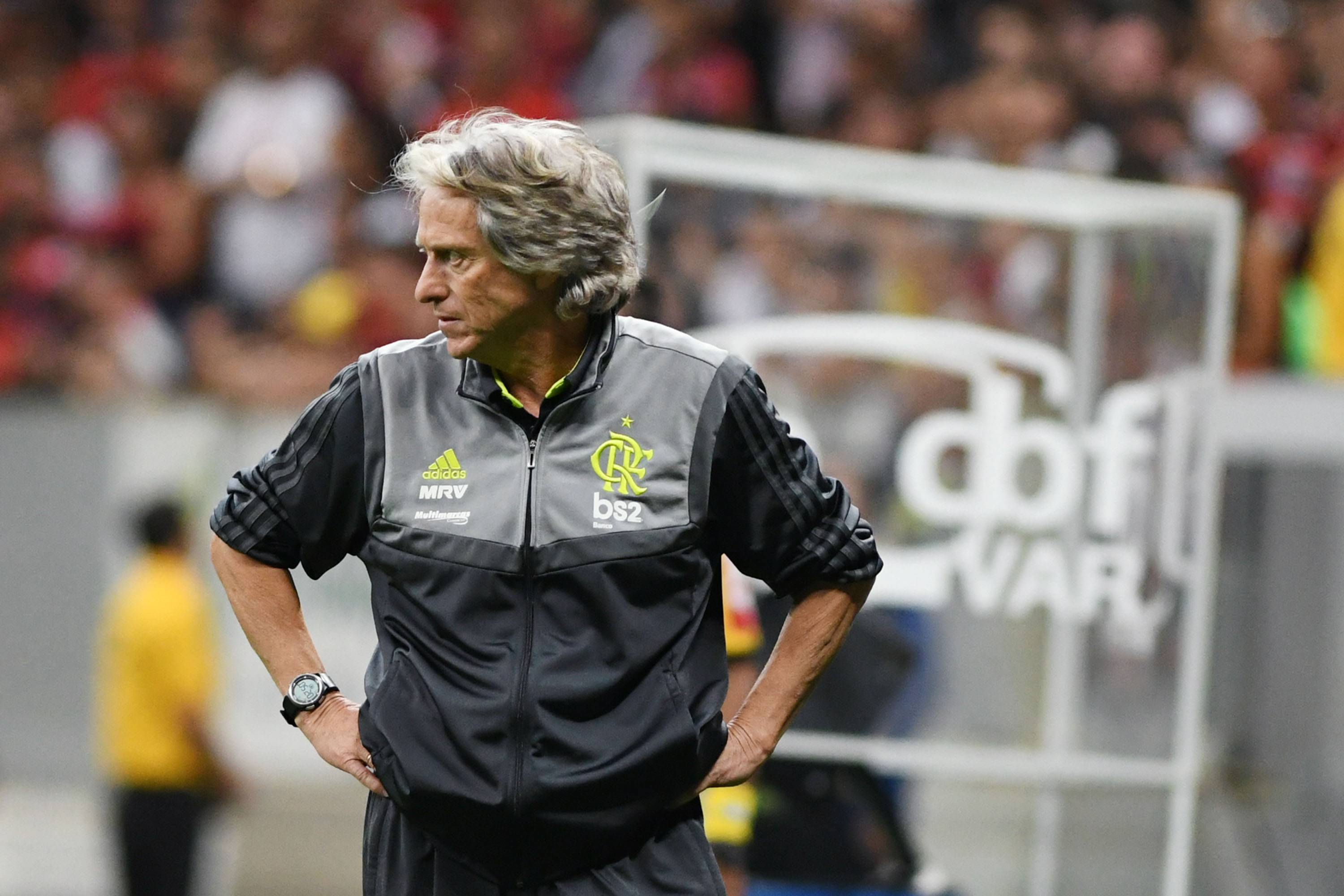 Jorge Jesus observa seus comandados durante a goleada sobre o Vasco Foto: Edu Andrade/Estadão Conteúdo Jorge Jesus observa seus comandados durante a goleada sobre o Vasco Foto: Edu Andrade/Estadão Conteúdo