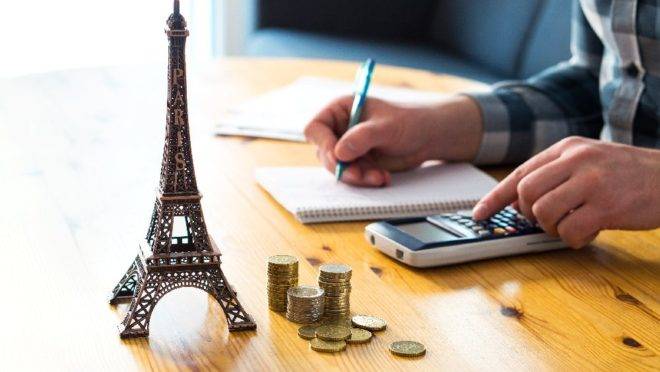 Antecedência na compra, destinos nacionais ou internacionais, pacotes completos. O que levar em conta para economizar na viagem de férias?