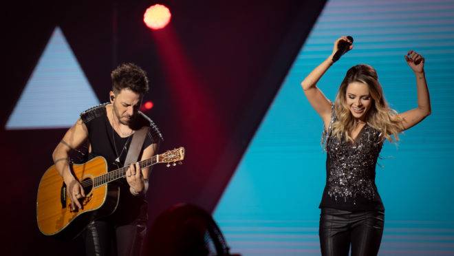 Júnior e Sandy durante show no Rio de Janeiro.