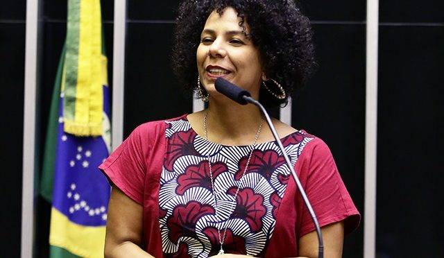 áurea carolina candidata a prefeitura de BH pelo Psol