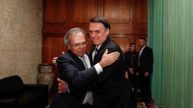 O ministro da Economia, Paulo Guedes, e o presidente Jair Bolsonaro: avanços do liberalismo no Brasil neste ano que finda são evidentes.