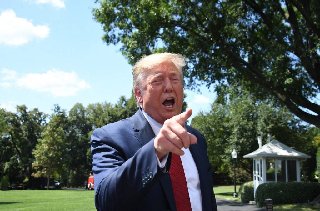 O presidente dos Estados Unidos, Donald Trump, fala com jornalistas ao deixar a Casa Branca, em Washington, para evento em Louisville, 21 de agosto de 2019