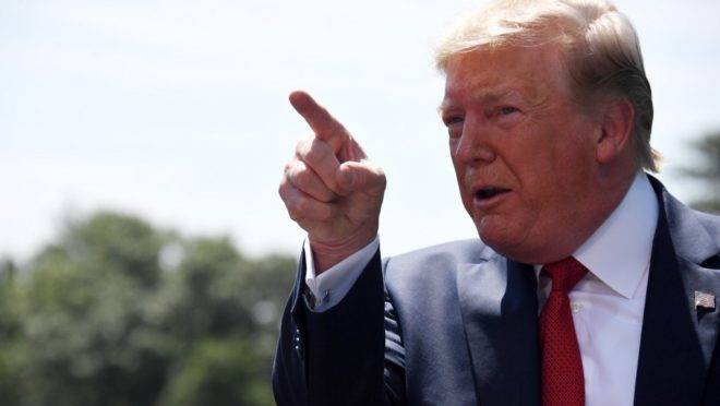 O presidente dos Estados Unidos, Donald Trump, fala com jornalistas ao deixar a Casa Branca, em Washington, para uma viagem ao Kentucky, 21 de agosto de 2019