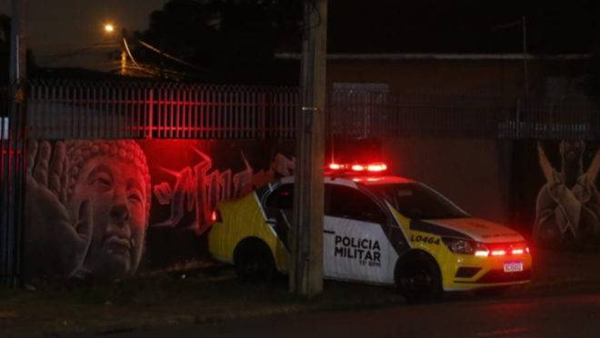 De acordo com relato de testemunhas, cerca de 30 tiros foram disparados contra o professor de muay thay.