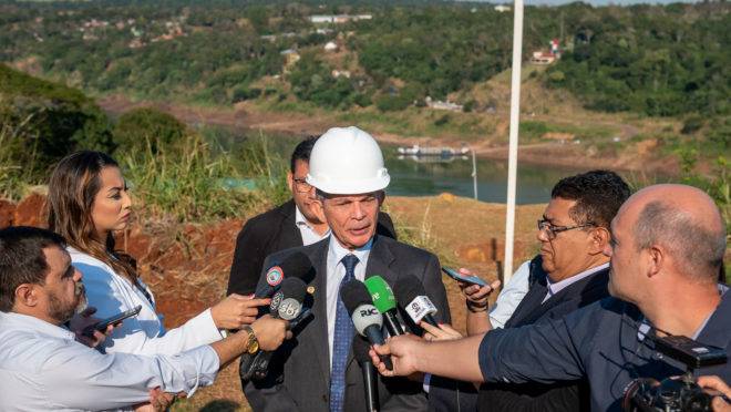 O diretor brasileiro de Itaipu, general Silva e Luna.