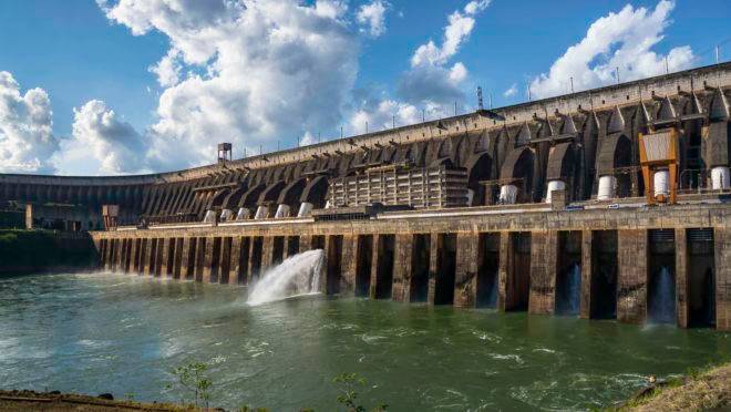 Decisões relacionadas à usina estão concentradas em Foz do Iguaçu.
