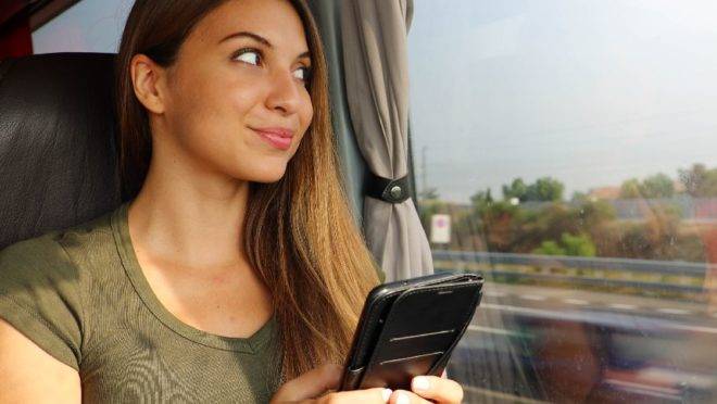 Jovens de 15 a 29 anos podem ter direito ao documento que permite fazer viagens interestaduais de ônibus, trem ou embarcação. de graça ou com desconto.
