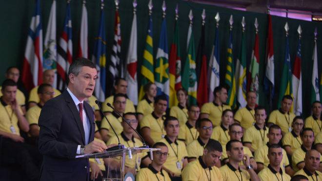 O diretor-da Polícia Federal Maurício Valeixo, discursa para novos policiais federais.