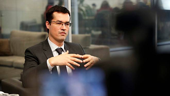 Deltan Dallagnol, chefe da força-tarefa da Lava Jato no MPF do Paraná, em entrevista no estúdio da Gazeta do Povo.