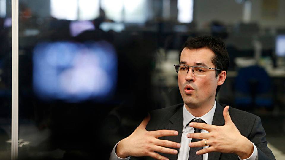 PGR apura se Lava Jato fez investigação camuflada de políticos; força-tarefa nega Procurador Deltan Dallagnol, chefe da força-tarefa da Lava Jato em Curitiba, durante entrevista no estúdio do jornal Gazeta do Povo