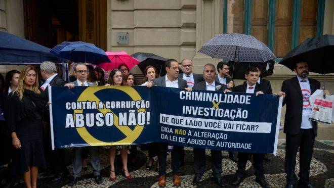 Ato no Rio de Janeiro, reúne associações de juízes, promotores e policiais para pedir o veto integral do presidente Jair Bolsonaro à Lei do Abuso de Autoridade.