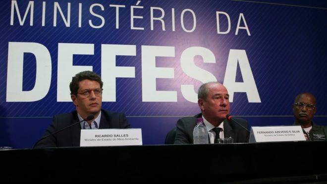 Ricardo Salles e Fernando Azevedo e Silva em coletiva de imprensa