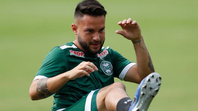 Giovanni já teria acertado a volta ao Goiás.