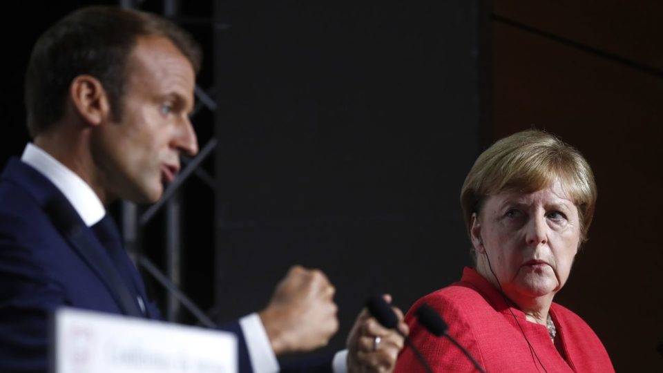 O que a Europa pensa da remoção de Trump das redes sociais Emmanuel Macron, presidente francês, com Angela Merkel, chanceler alemã