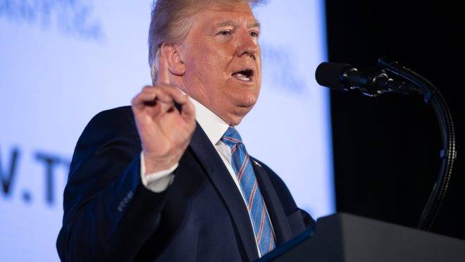 bombardear furacões Trump